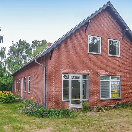 Three-bedroom In Holiday home *