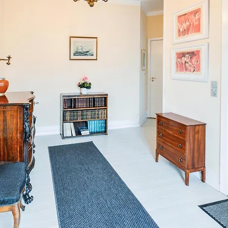 Three-bedroom In Holiday home *