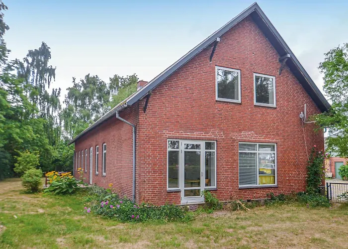 Three-bedroom In Holiday home *