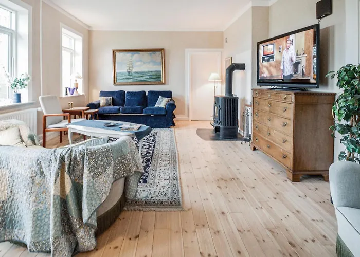 Three-bedroom In Holiday home *